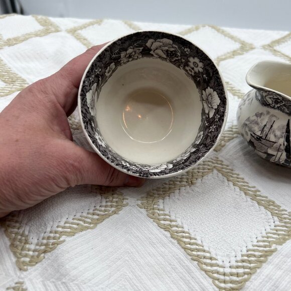 Thames River Scenes by Palissy Pottery Sugar bowl and creamer. Made in England - Picture 3 of 15